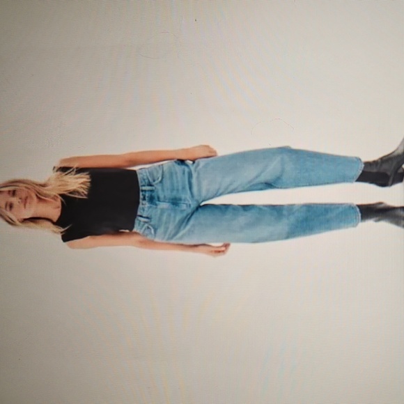 Denim Forum Denim - DENIM FORUM: The Gia High Rise Carrot 26L Light Wash Jeans